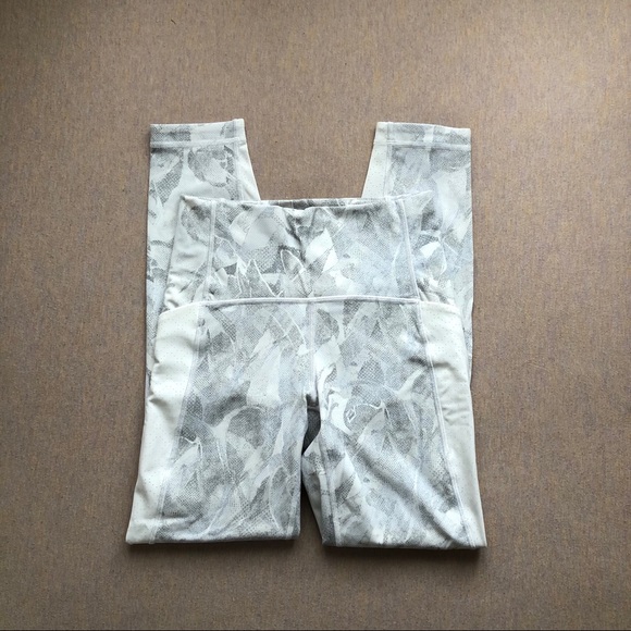 lululemon breezy dot tight